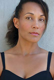 How tall is Rachel Luttrell?